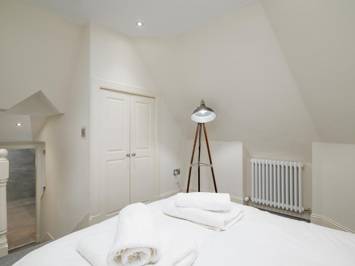 Pass The Keys Historic Ramsay Garden Apt With Balcony Views Edinburgh Exterior photo