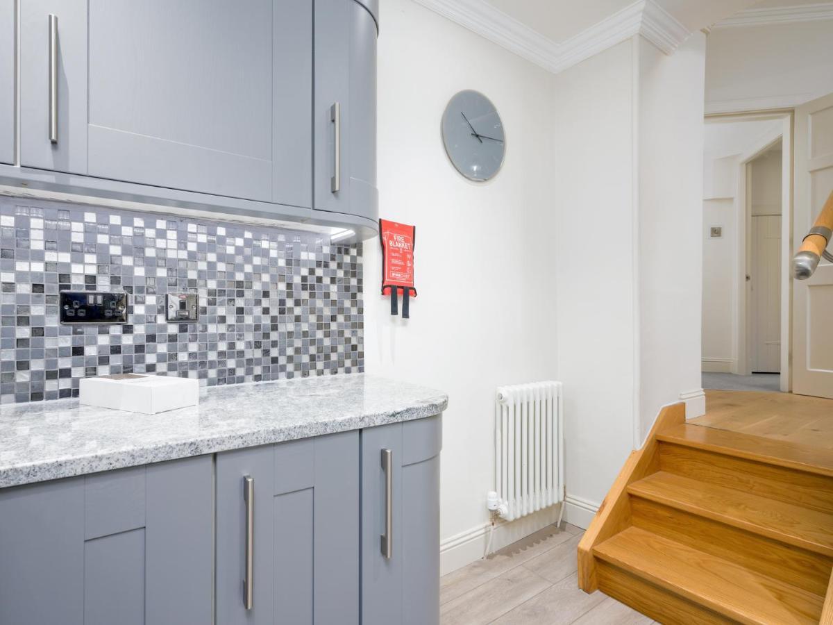 Pass The Keys Historic Ramsay Garden Apt With Balcony Views Edinburgh Exterior photo